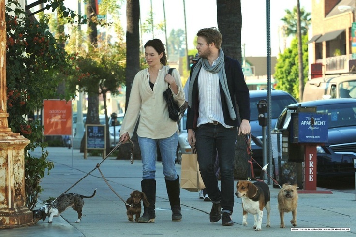 Lena Headey kutyáival