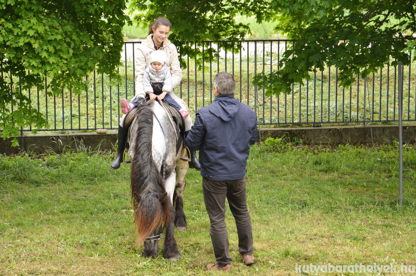 Kicsik és nagyok kipróbálhatták a lovaglást is
