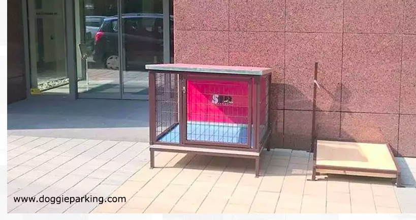 Kutyaparkoló box és stég Kutyaparkoló box és stég