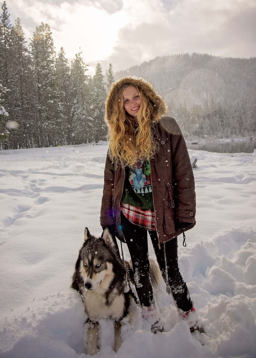 A husky mindenhova elkíséri a lányt