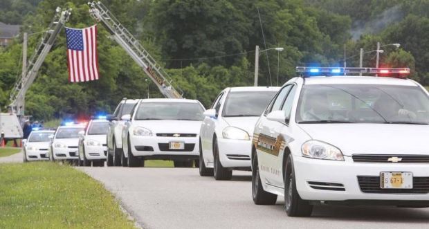 Sárit, a rendőrkutyát díszkísérettel búcsúztatták