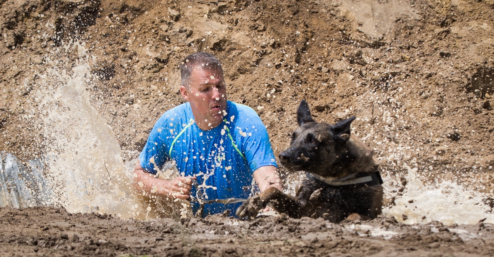 Az extrém kutyás megálmodója, Púza András és nyugalmazott szolgálati kutyája
