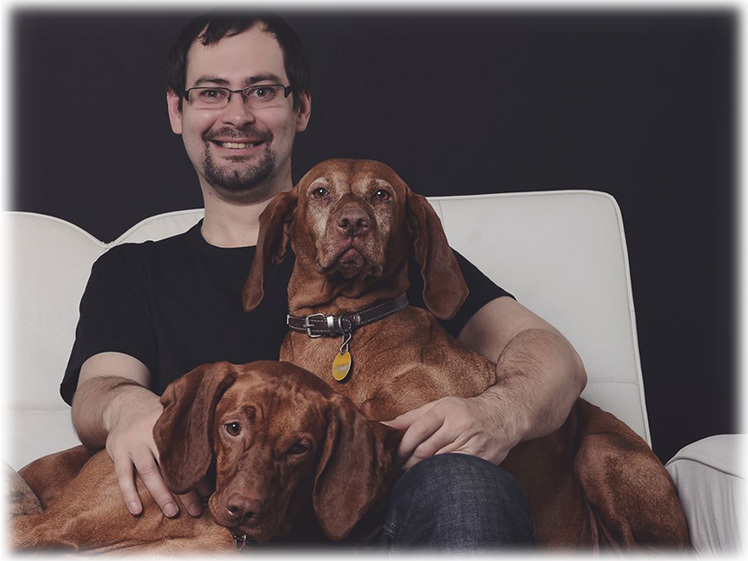 Máté Krisztián vizsláival, Sárival és Fülessel