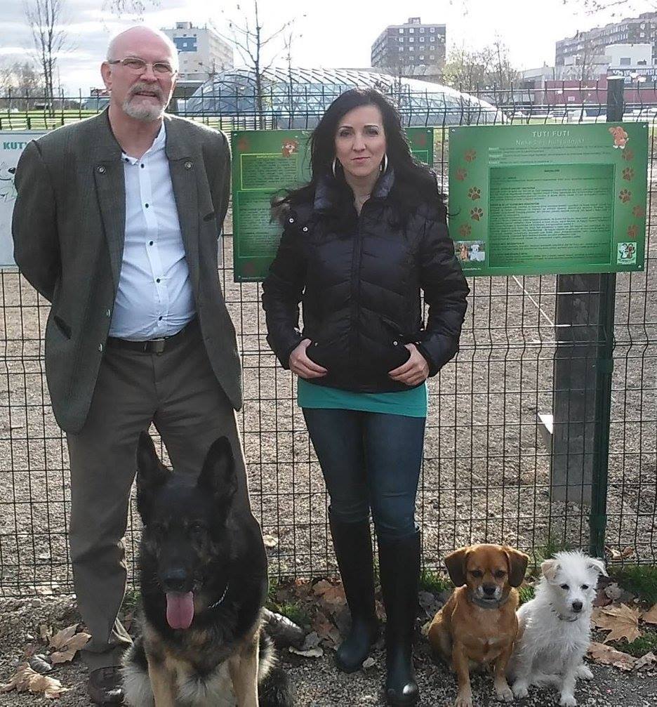 A XI. kerület összes kutyafuttatójában elhelyezték a Tuti Futi táblákat