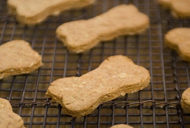 Jutalomfalatok házilag - Almás-sajtos zabkeksz