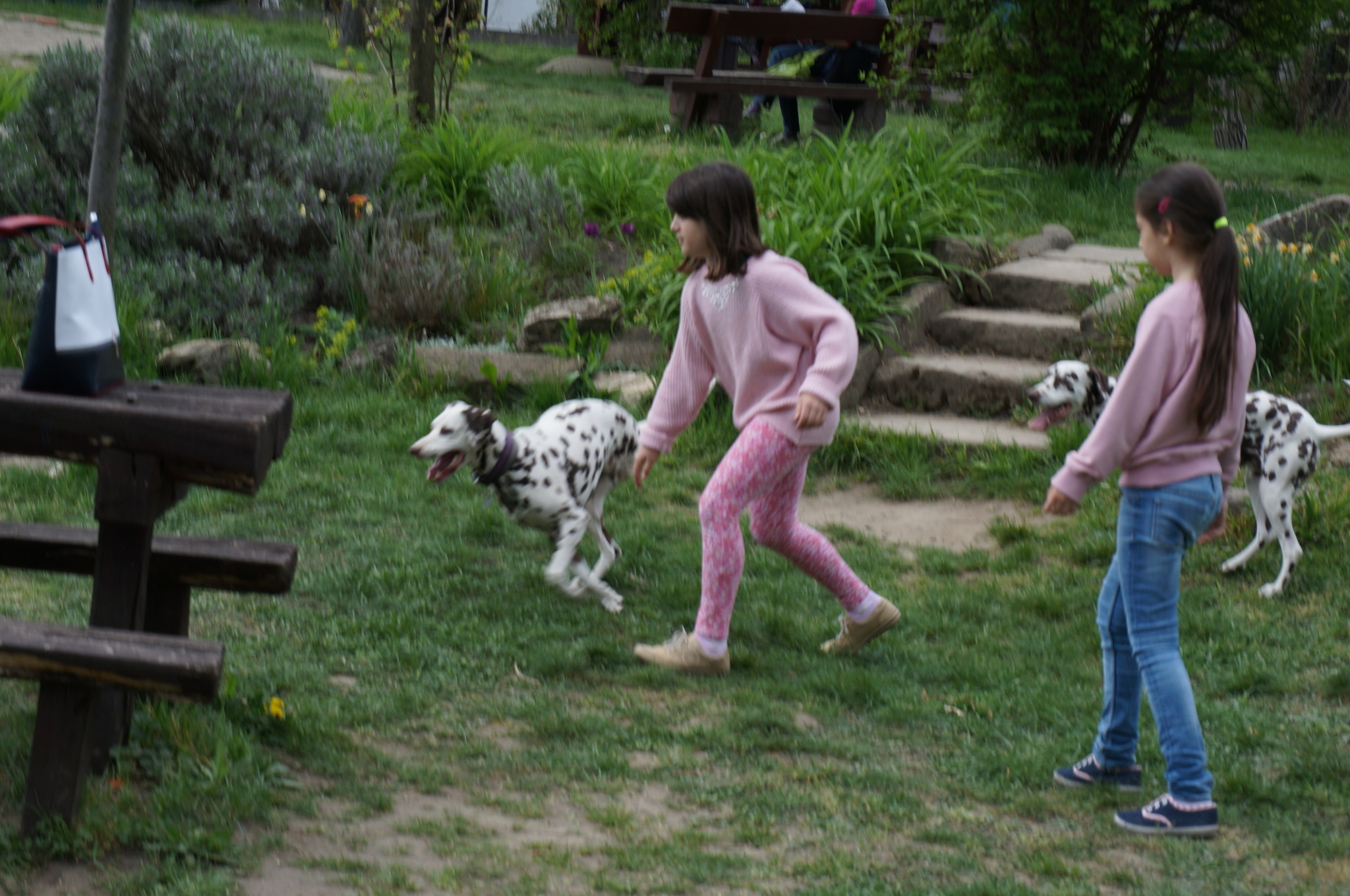 Három lábon is megy a játék!