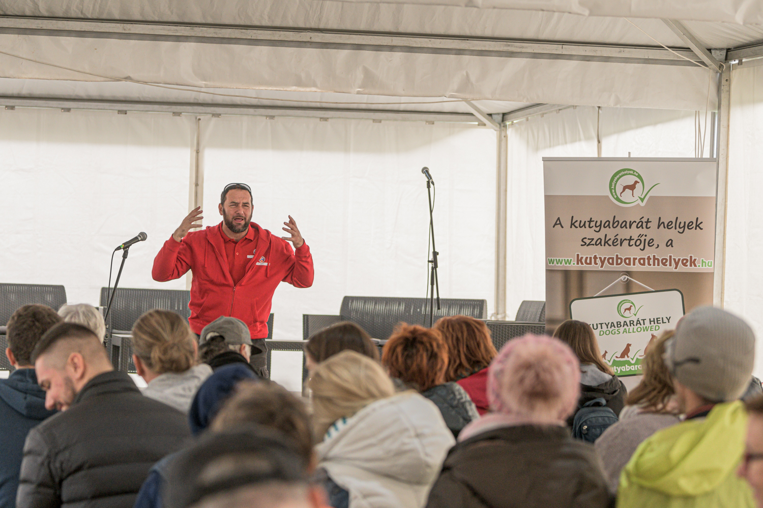 Korom Gábor előadására megtelt a sátor