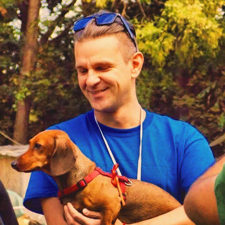 Paluska Péter, a II. Tacskó Találkozó főszervezője és kutyája, Mazsi