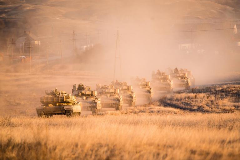 A nemzetközi hadgyakorlatok erős zajhatással járnak, így érdemes átgondolni, milyen irányba indulunk kirándulni, túrázni - különösen, ha kutyánk fél a hasonló hangoktól!