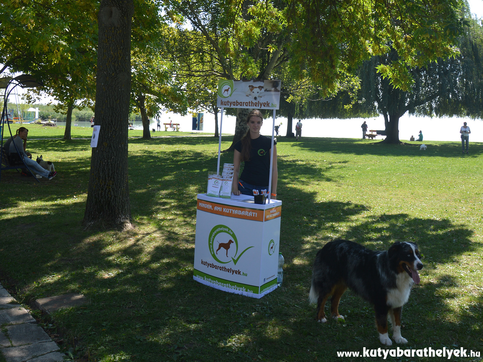 A kutyabarathelyek.hu standja