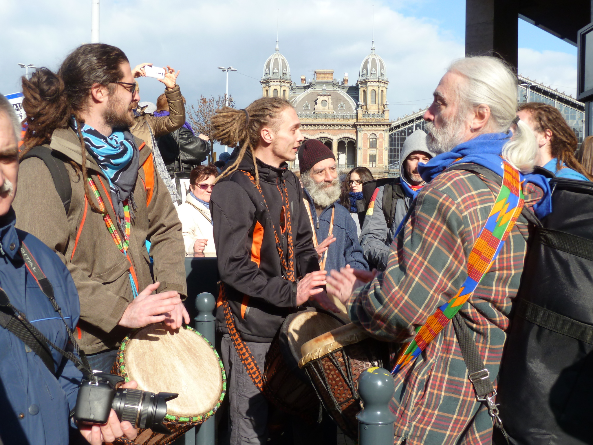 Dobosok biztosították a ritmust, és a hangulatot a menetnek