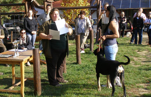 dr. Pallos Andrea a MEOE Erdélyi Kopó Klub egyik rendezvényén