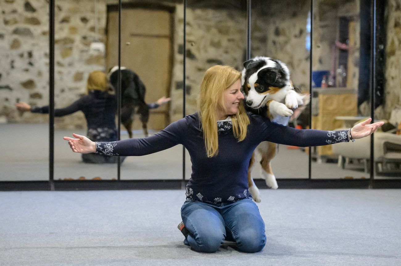 Bérczes Christine Elisabeth dog dancing versenyző és oktató jó esélyekkel indul a Franciaországban megrendezésre kerülő dog dancing világbajnokságon