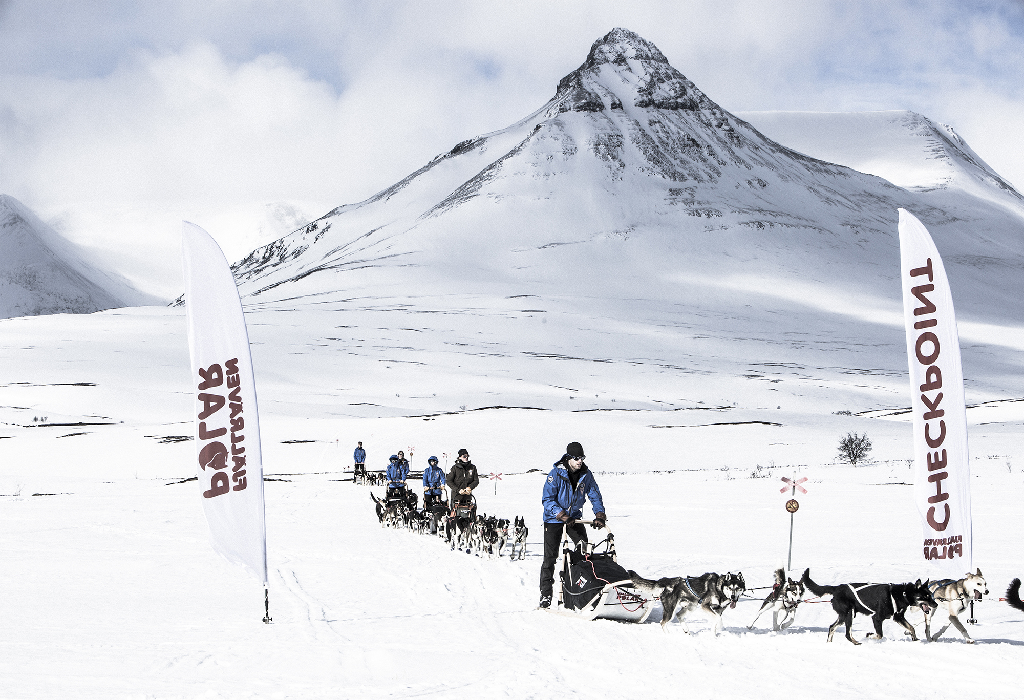 Kutyaszánon teljesítenek 300 km-t