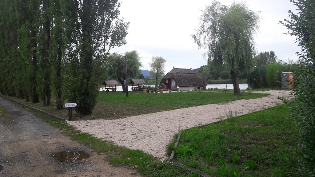 Kényelmes vízpart kutyáknak és gazdiknak