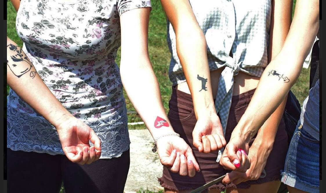 Keresték a legjobb tacskós tetoválást is