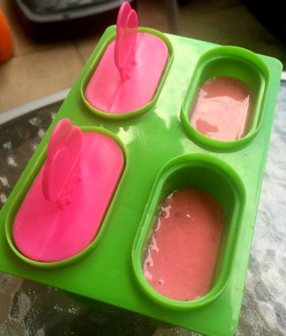 Végül öntsd műanyag formába és fagyaszd le!