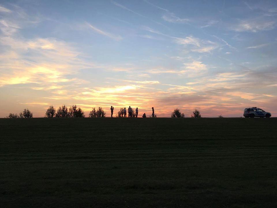 A kutya gazdái a rendőrökkel bejárták a helyszínt