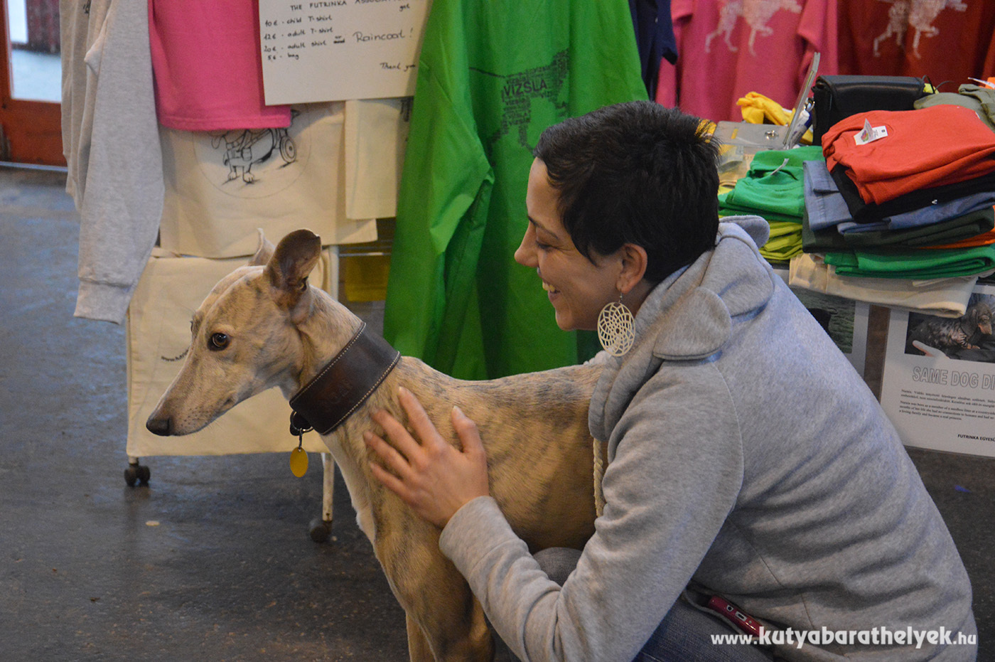 Jó hangulat és barátkozás a kutyakiállításon