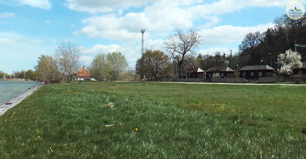 Ezen a területen nyitják meg a fonyódi kutyabarát strandot