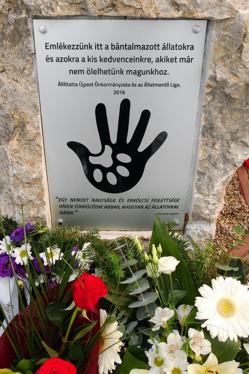 Emlékmű a bántalmazott állatokért Emlékmű a bántalmazott állatokért