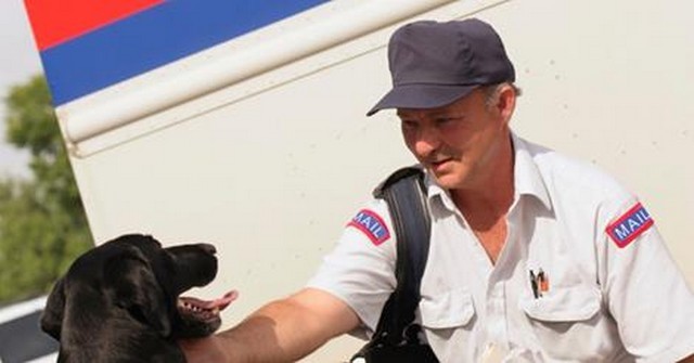 A postás és a kutya barátok is lehetnek