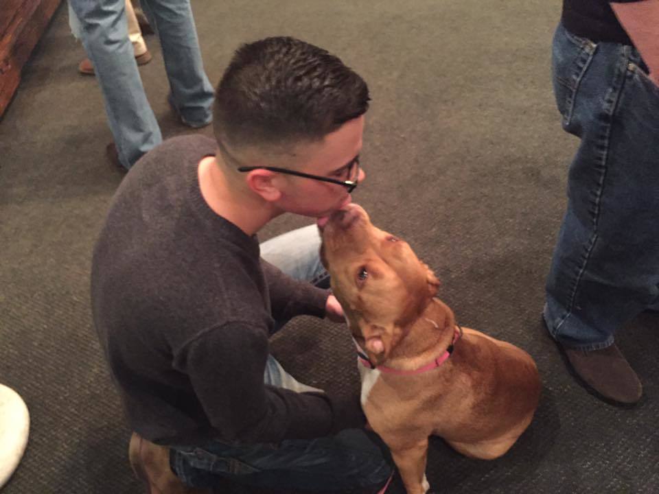 Kenzi barátja, Christian és Kai kapcsolata különösen szoros