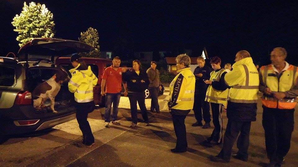 A rendőrség és a mentőkutyás csapatok készülnek a keresésre