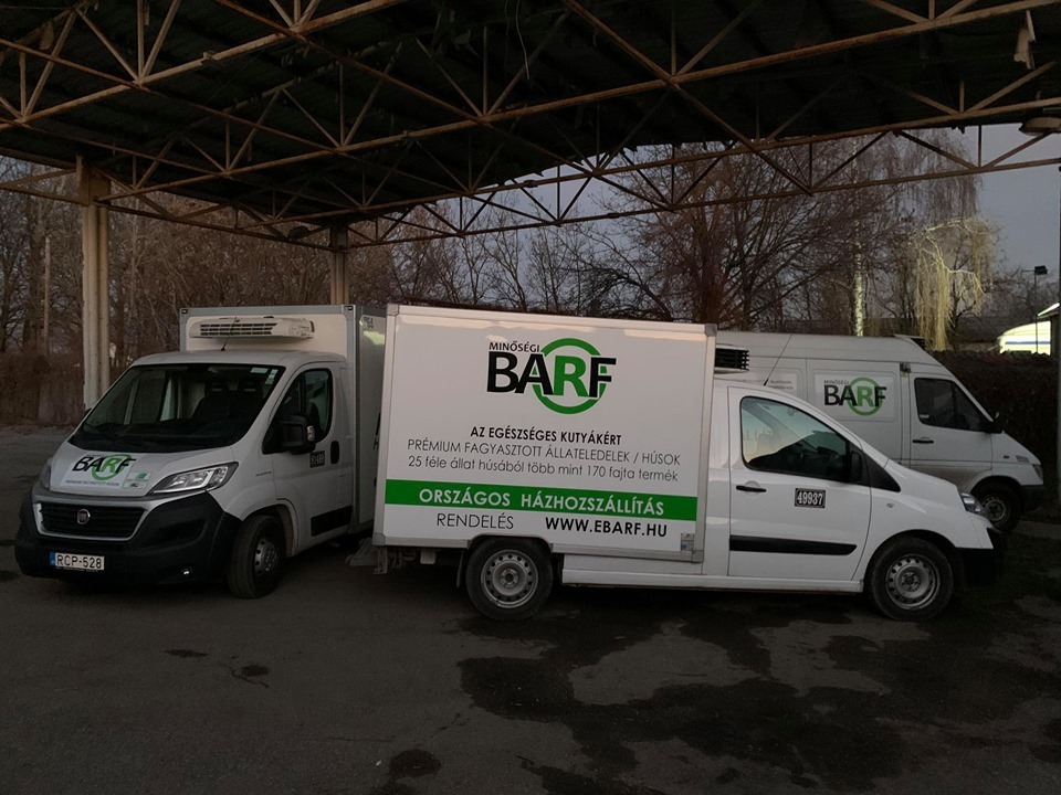 Hűtős autókkal szállítják házhoz a megrendelt termékeket