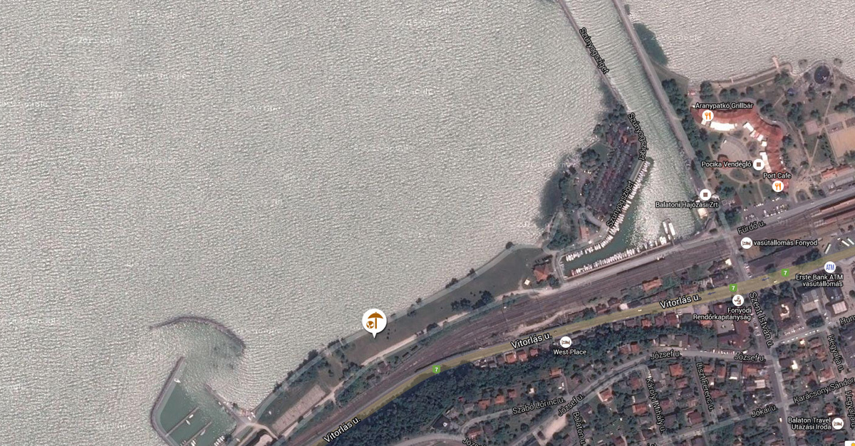 A fonyódi kikötő melletti területen jelölték ki a kutyabarát strandot