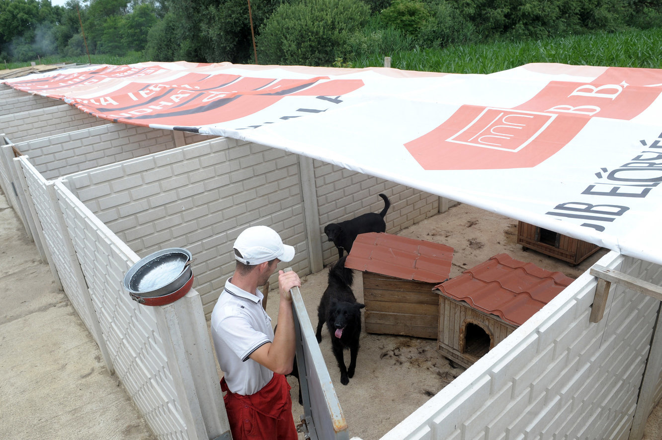 A CIB Bank adománya az Ugat-Lak Alapítványnak A CIB Bank adománya az Ugat-Lak Alapítványnak