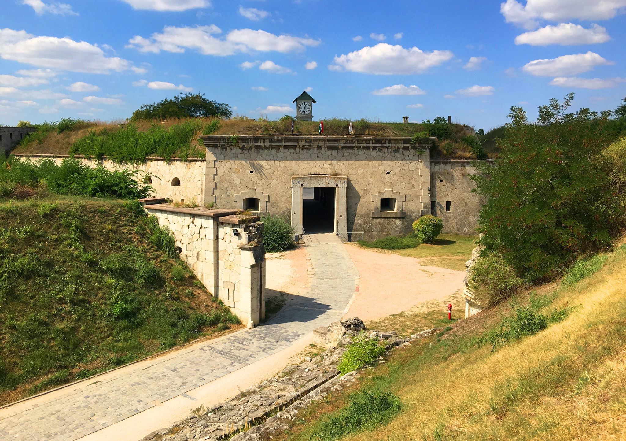 Kutyabarát múzeum - Komáromi Monostori Erőd bejárat Kutyabarát múzeum - Komáromi Monostori Erőd bejárat