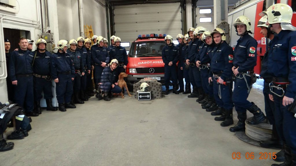 Szikra a kollégái körében