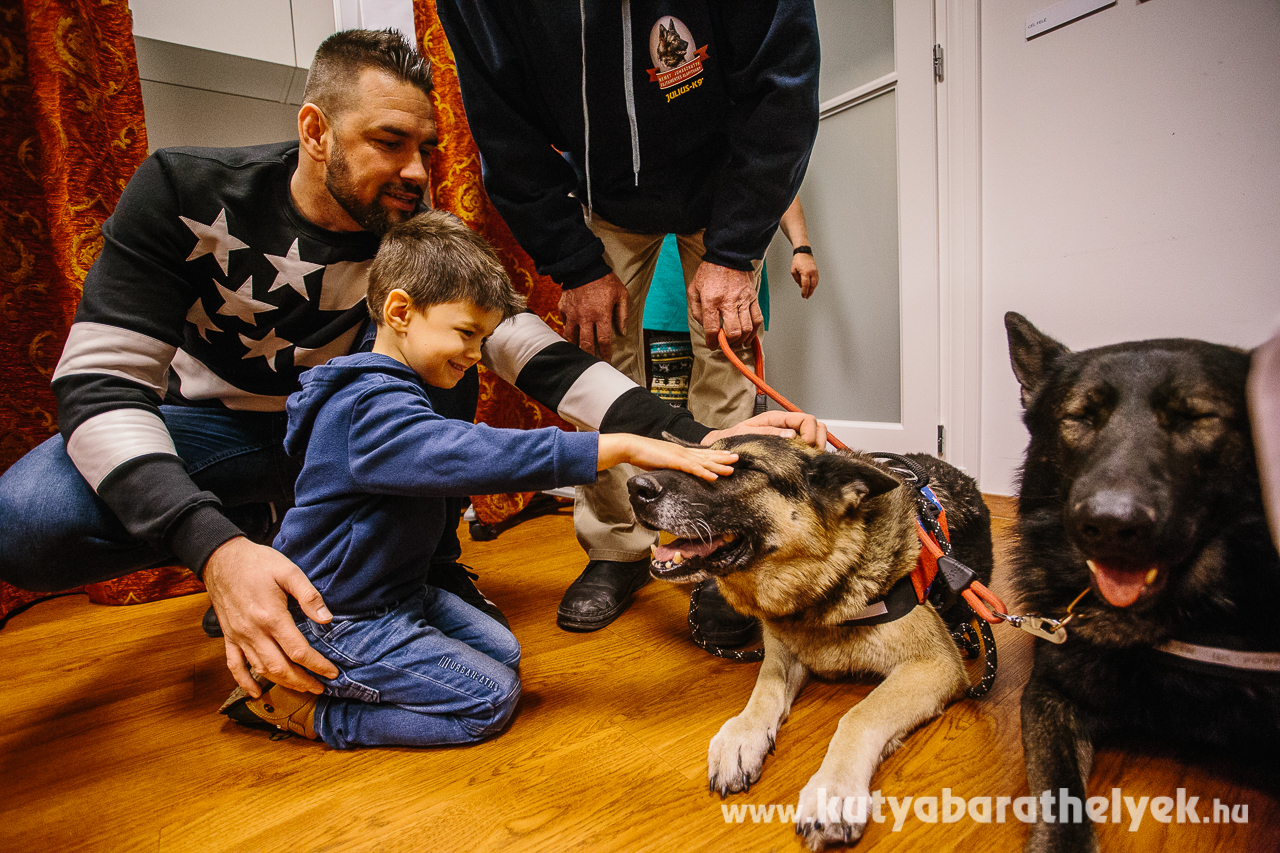 Kucsera Gábor és kisfia is kutyabarátok