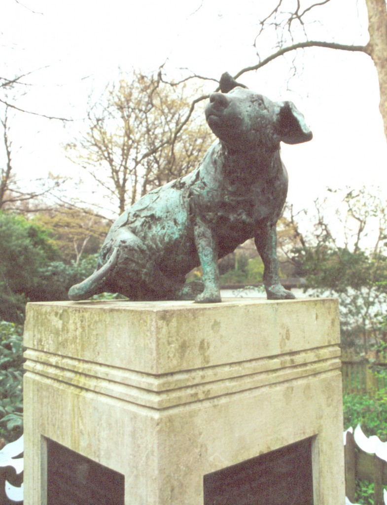 Az új Barna Kutya Emlémű (1985, Battersea Park, London)