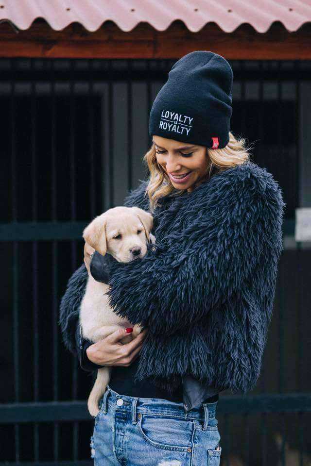 A propaganda kampányarcai is meglátogatták a leendő vakvezető kutyákat