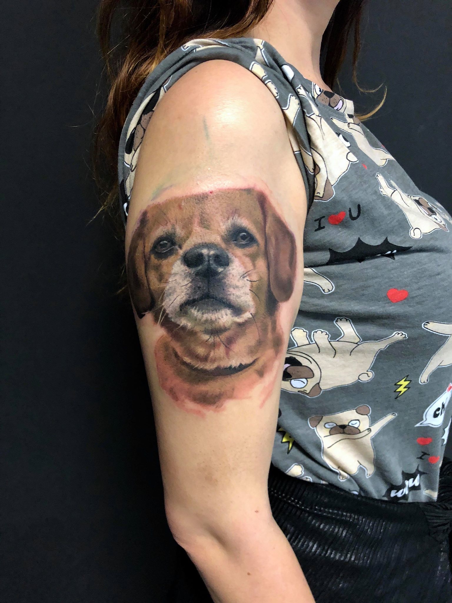 Az Álmosfelhő Kutyajólét Álmoskája is megjelent tetováláson gazdija, Panyi Zita karján