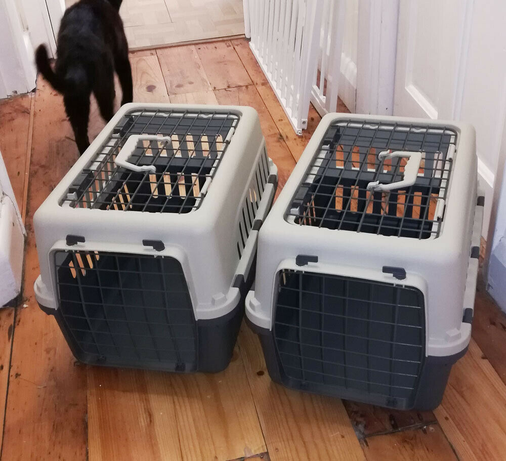 Múanyag és fém hordozók akár az autóban való utazáshoz is jók lehetnek