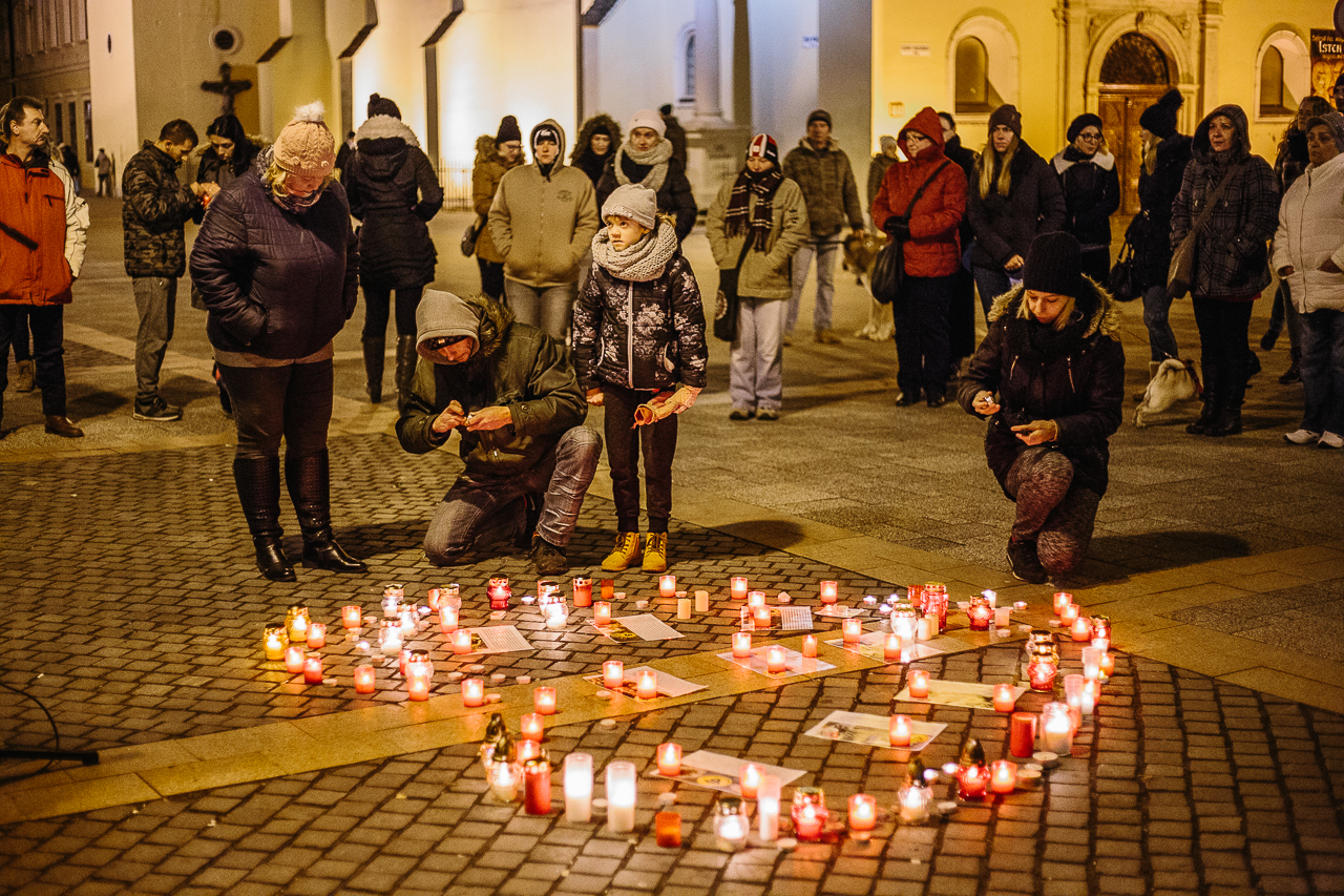 Az ország több pontján is tartottak gyertyagyújtást - Szombathely