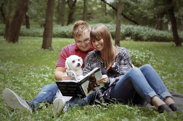 Különleges babafotózás egy kutyával