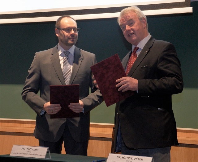 Dr. Végh Ákos és Dr. Sótonyi Péter a konferencián