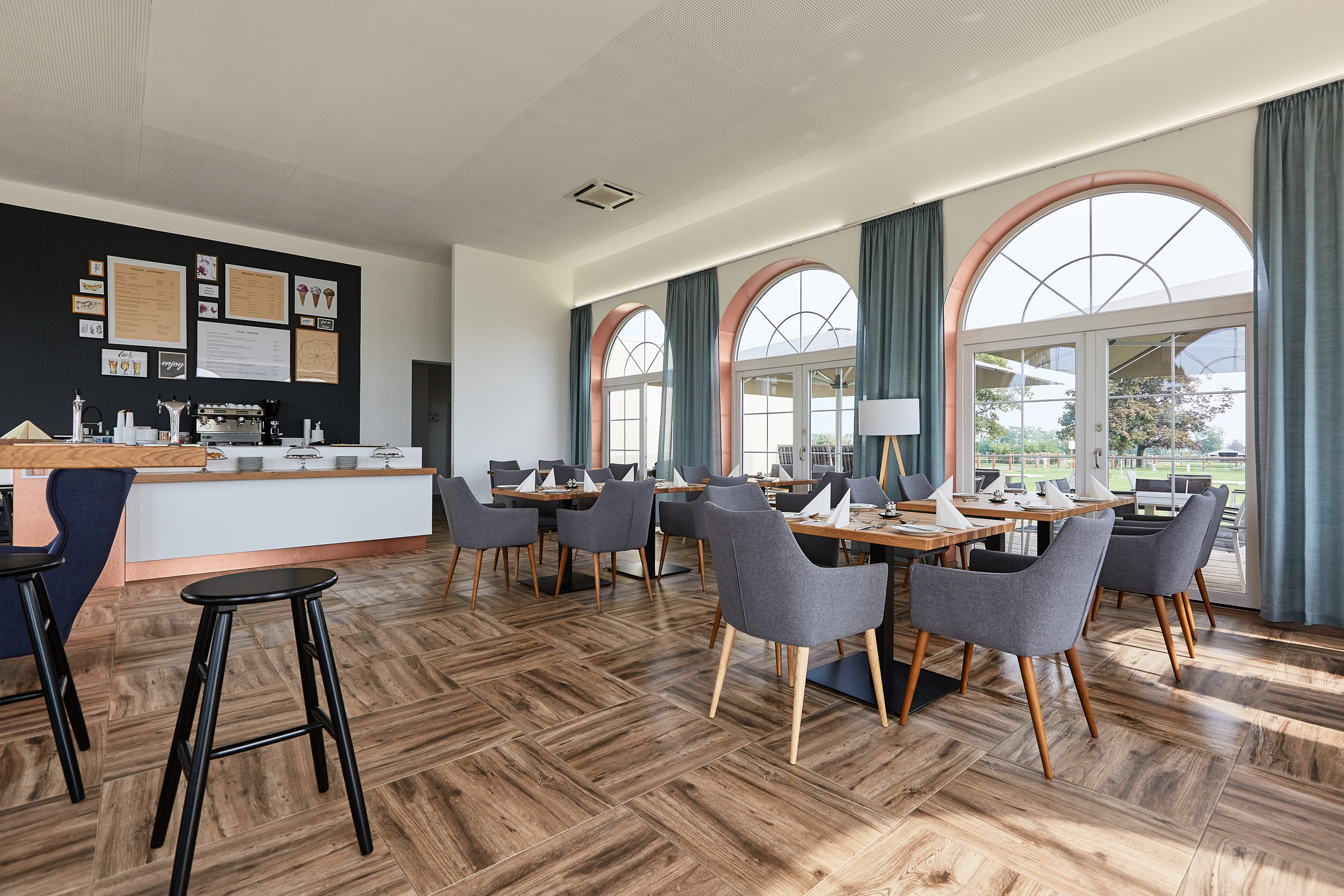 Kutyabarát Franciska Major étterem belső Kutyabarát Franciska Major étterem belső