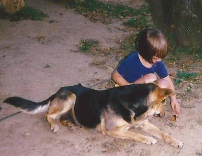 Joó Katalin gyermekkorában kedvencével
