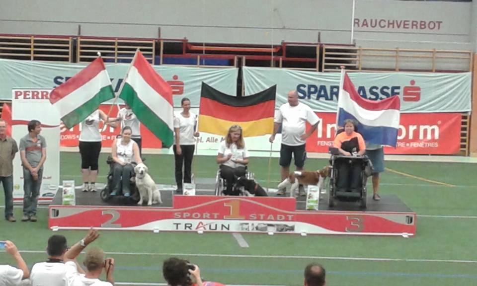 Gulyás Viktória és Maya a dobogón