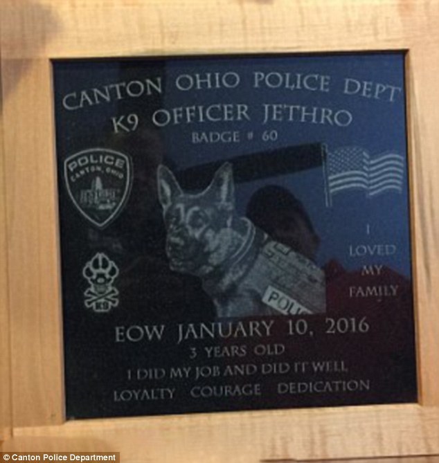 K9 Jethro emléktáblája