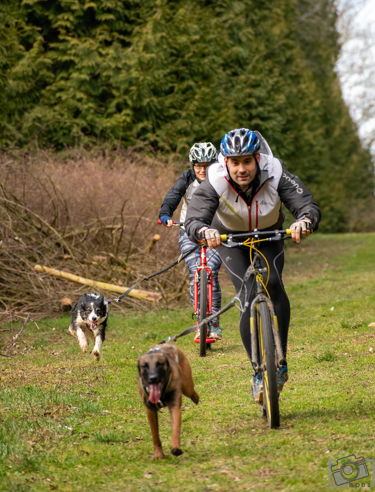 Volt, aki az előzéseket gyakorolta , másik a versenyszituációra edzettek kutyájukkal