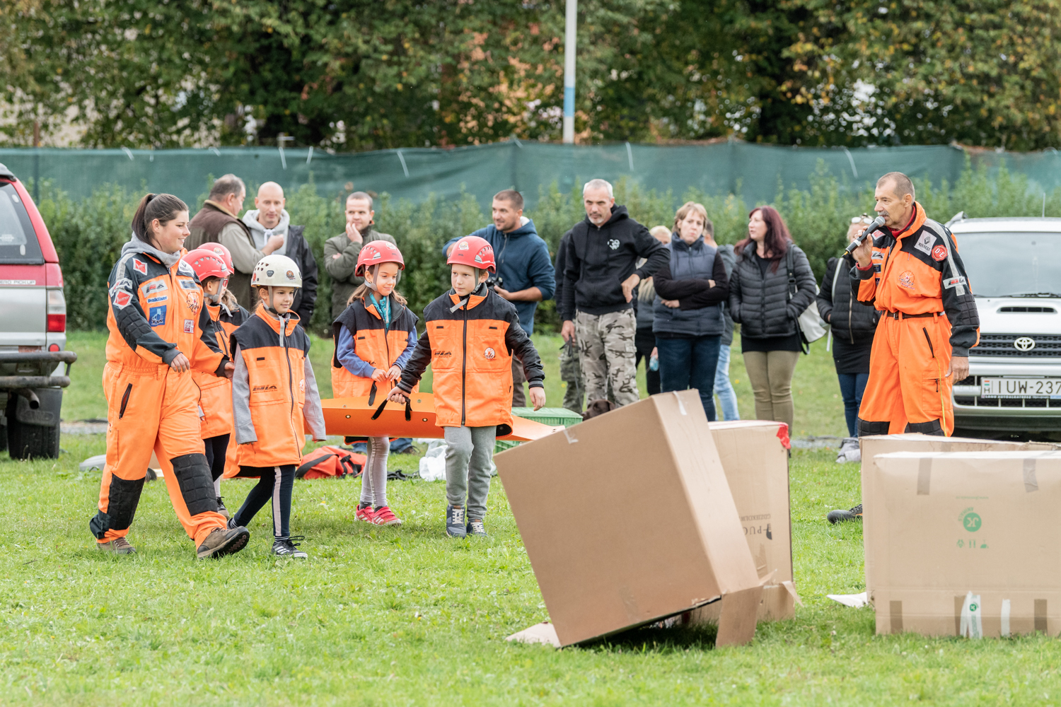 Lehoczki László és a Spider mentőcsoport bemutatója alatt a gyerekek is mentősökké válhattak