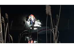 Beszakadt a jég a kutya alatt: a tűzoltók mentették meg