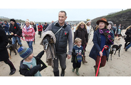 Több száz kutyabarát kísérte el utolsó sétájára a haldokló agarat