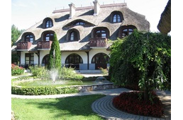 Hamisítatlan alföldi hangulat vár a kutyabarát Laci Betyár Fogadóban!